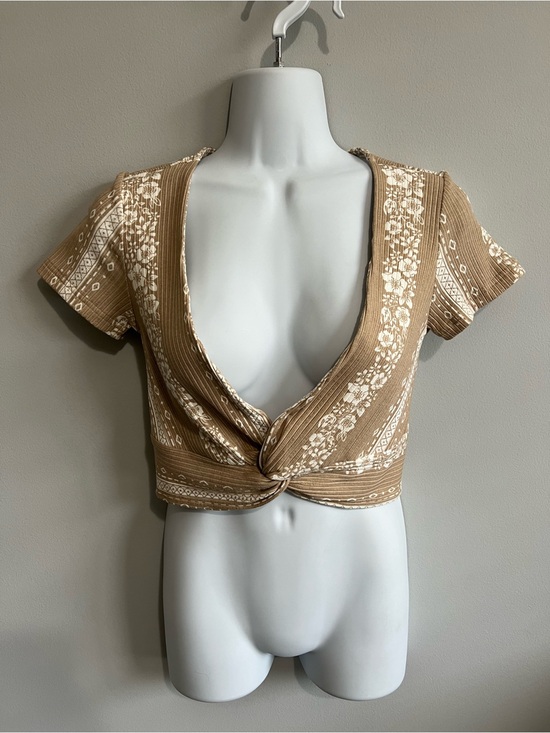 No Label Tops - XS/S Light Brown & White Ribbed Floral Crop Top with Short Sleeves & Front Knot